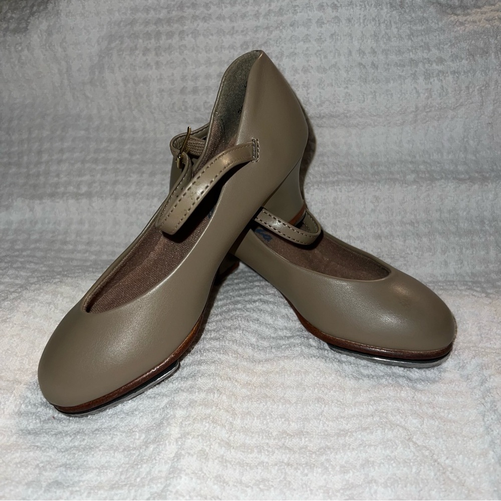 New - Girls Capezio Jr Footlight Tap Shoes